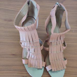 BCBGMaxAzria Ma-Leigh 3” blush leather heels w silver studded kilts. Size 8